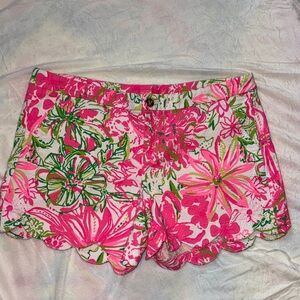 Lilly Pulitzer sz 16  Pink and Green Floral Scalloped Shorts